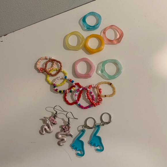Mixed rings and earrings - Picture 1 of 1